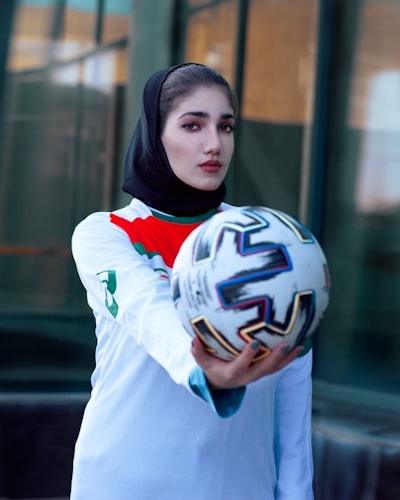 النصر السعودي يتفوق على الهلال في مباراة مثيرة